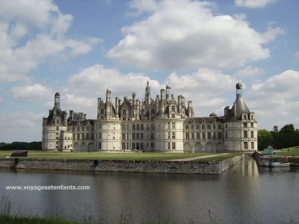 Chateau de la loire avec enfant Chambord Visite 10 châteaux de la Loire en famille lequel choisir