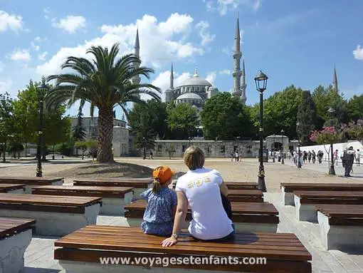 Istanbul mosquée bleue avec enfant