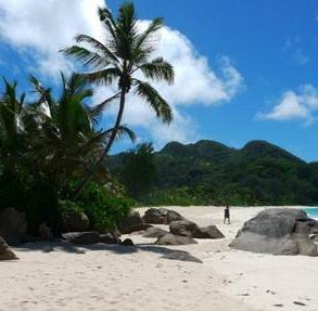 Voyage enfant famille seychelles Mahé aux Seychelles premier voyage de Caliste bébé de 6 mois | Blog VOYAGES ET ENFANTS