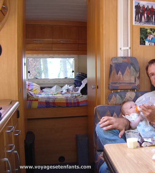 premier voyage avec bébé en camping car 1er voyage avec bébé astuces conseils VOYAGES ET ENFANTS