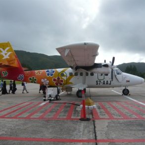 famille en voyage aux Seychelles Conseils pour prendre lavion avec bébé et enfant | Blog VOYAGES ET ENFANTS