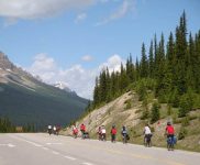 Avec neuf enfants… Le Canada à vélo