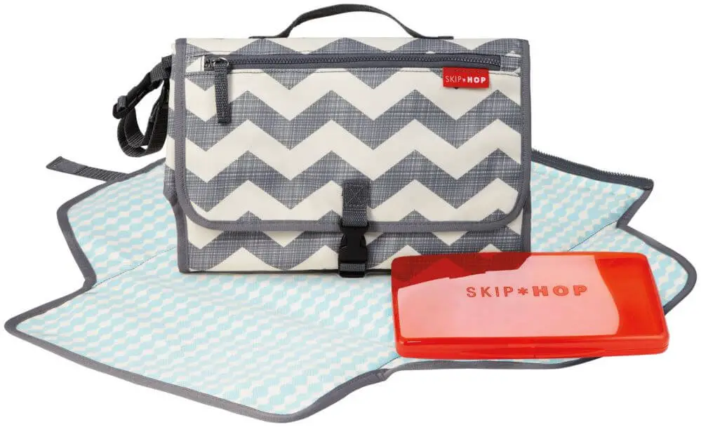 Voyage bébé pratique: accessoires puériculture nomade et multifonctions