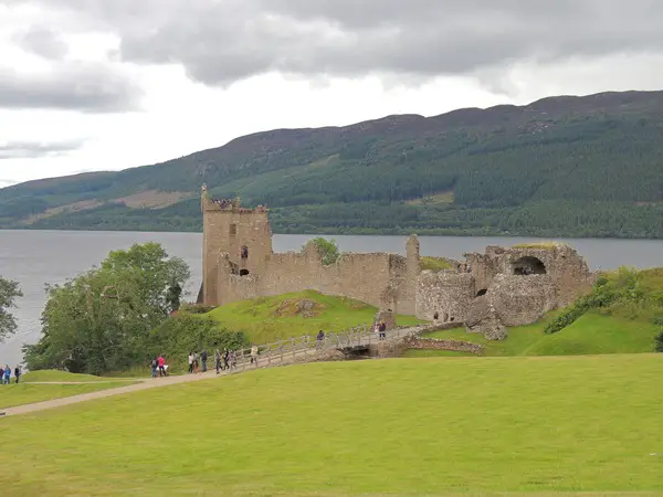 Urquart Castle et son Loch Ness. Les highlands en famille