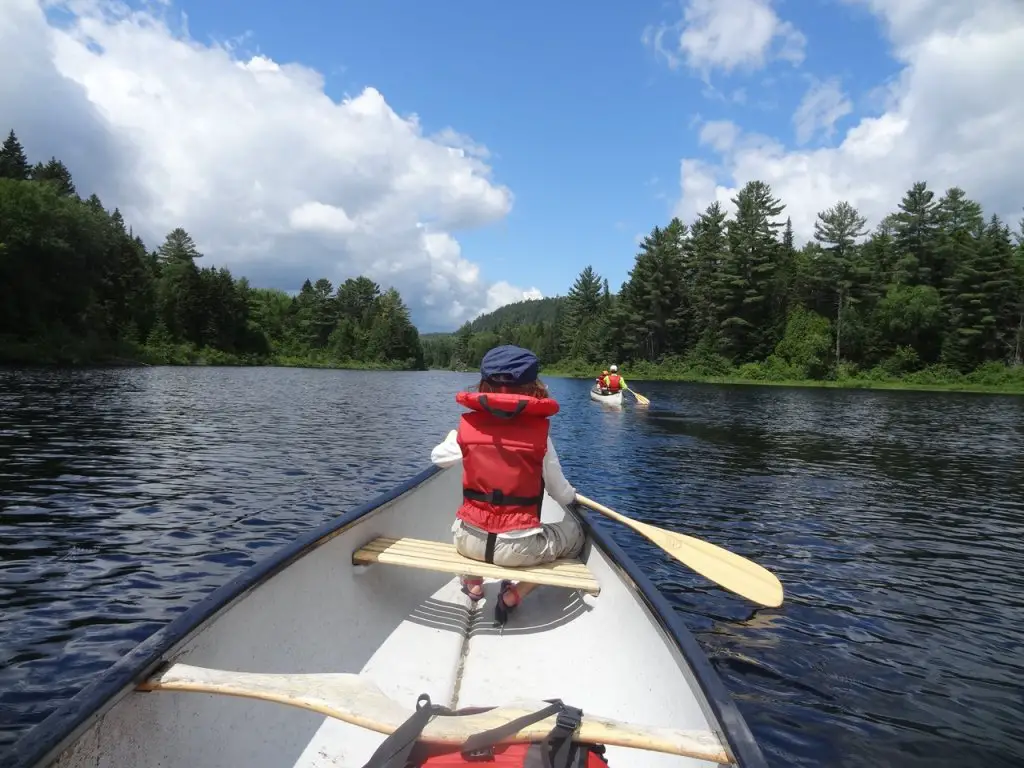 Que faire au Canada Canoe barque lac