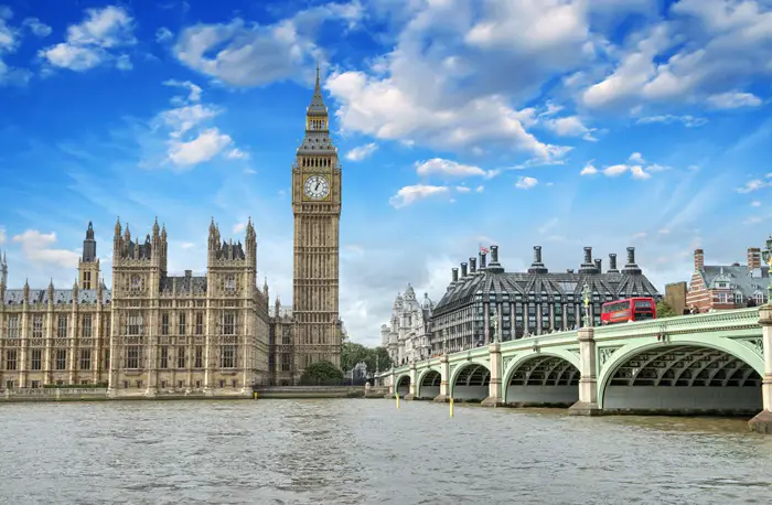 London Beautiful view of Westminster Bridge and Houses of Parli Week end en famille à Londres à gagner | Blog VOYAGES ET ENFANTS