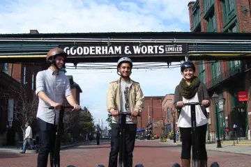 tour du distillery district de toronto en segway in toronto 112632 Voyage au Canada en famille organiser son voyage avec enfant et bébé | Blog VOYAGES ET ENFANTS