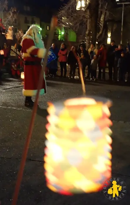 Père Noel ski en famille Neige en famille fééries nocturnes | Blog VOYAGES ET ENFANTS