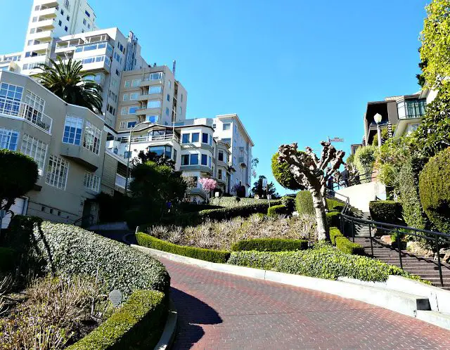 San Francisco Lombard Street_compressed