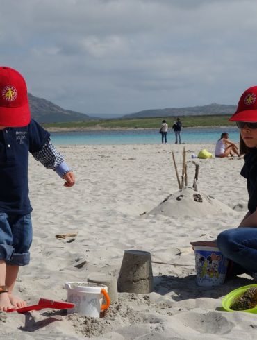 Top 10 des accessoires légers pour la plage... en famille!