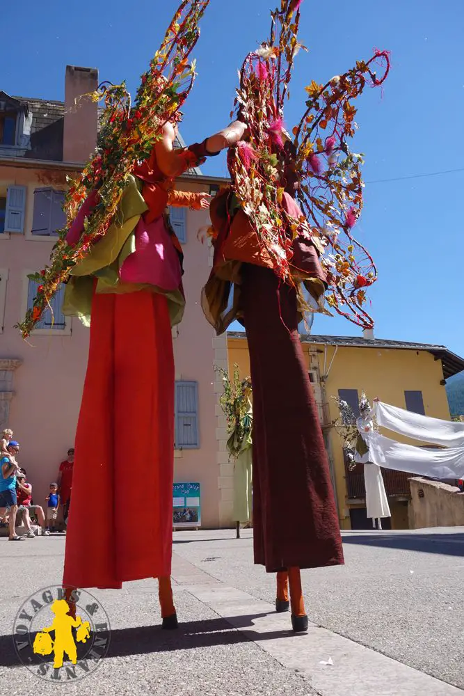 Comapgnie Cilou les marraines fées Festival enfant Guillestre Potes de Marmots le spectacle haut alpin nos coups de coeur | Blog VOYAGES ET ENFANTS