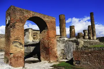 tour-priv-tour-en-train-de-pomp-i-au-d-part-de-sorrente-avec-option-in-sorrento-VoyagesEtEnfants