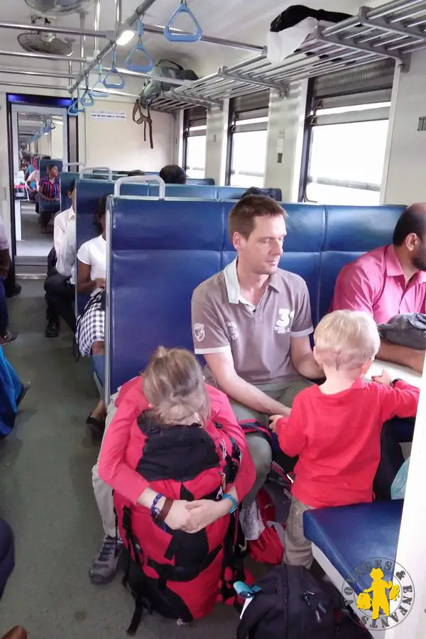 Voyage enfant Sri Lanka transport en train