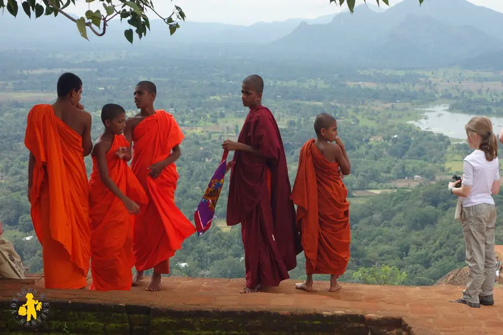 20150225 Sri Lanka sigiryia avec des enfants moines Sigiriya Dambulla en famille Sri Lanka| VOYAGES ET ENFANTS