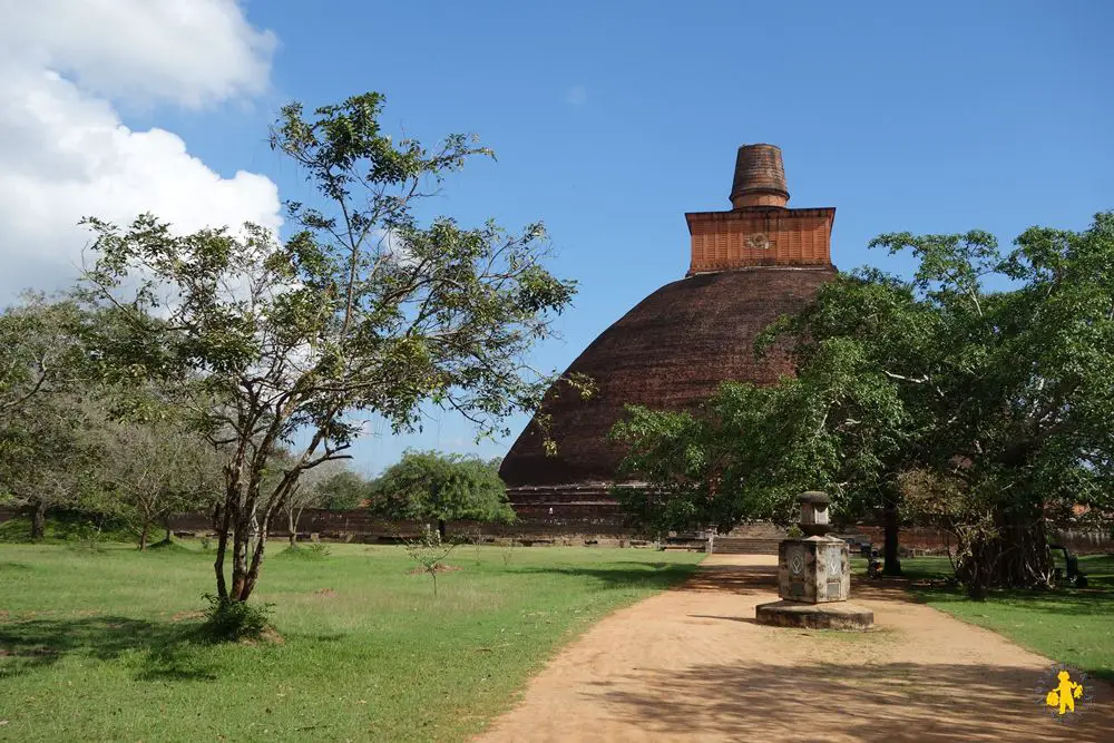 Anuradhapura en famille Anuradhapura ou Polonaruwa avec enfant |VOYAGES ET ENFANTS