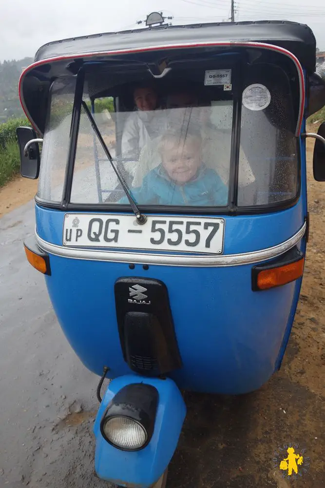 tuktuk avec des enfants Sri lanka en famille Transports au Sri Lanka en famille bus train tuk tuk