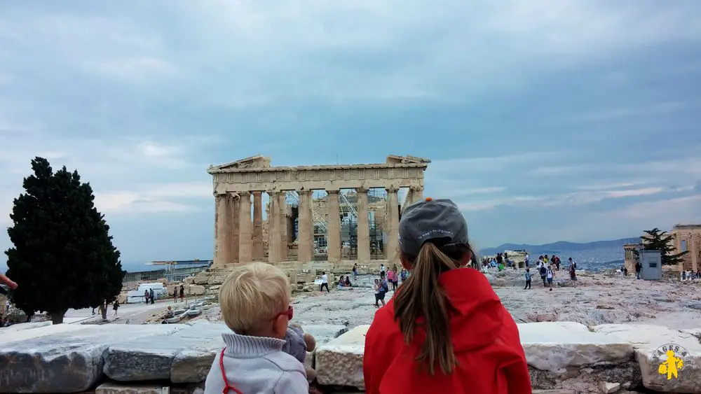 Athènes Acropole avec petits Voyageurs