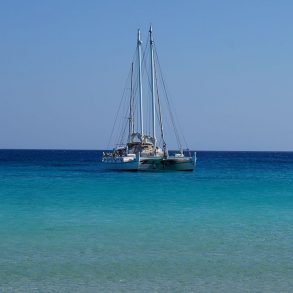 Croisière Cyclades en famille en catamaran VOYAGES ET ENFANTS