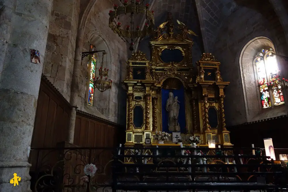 Moustiers Ste Marie eglise Week end Gorges du Verdon en famille | VOYAGES ET ENFANTS