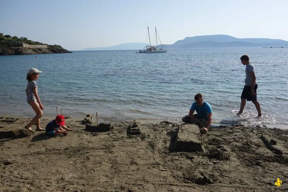 Schinoussa plage avec les enfants Les Cyclades en famille Paros Mikonos Naxos Amorgos