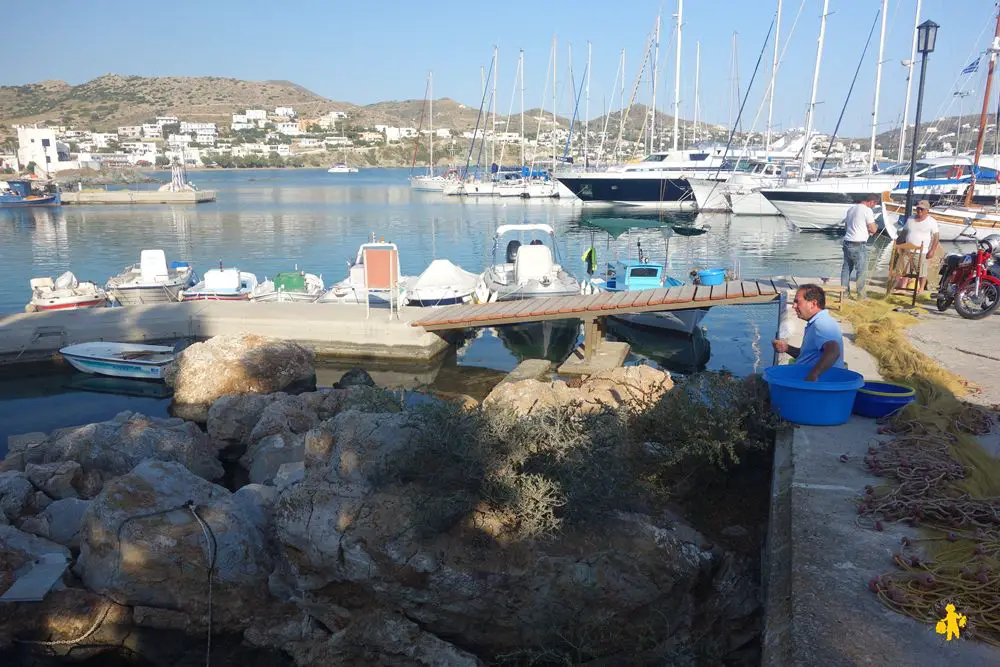 Siros port de Finikas Cyclades en famille