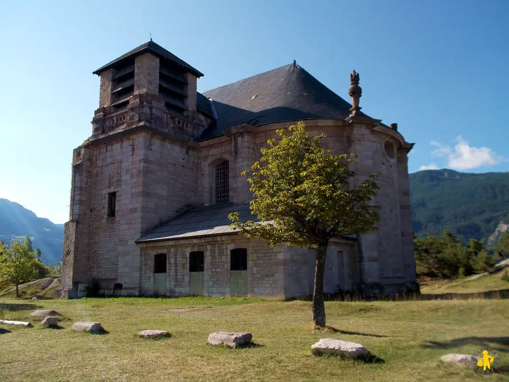 Eglise Montdauphin Guillestre que voir que faire en famille | Blog VOYAGES ET ENFANTS