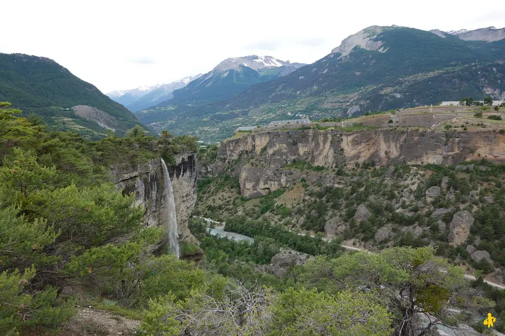 Guillestre Plateau et vue sur MontDauphin Voyages et Enfants Guillestre que voir que faire en famille | Blog VOYAGES ET ENFANTS