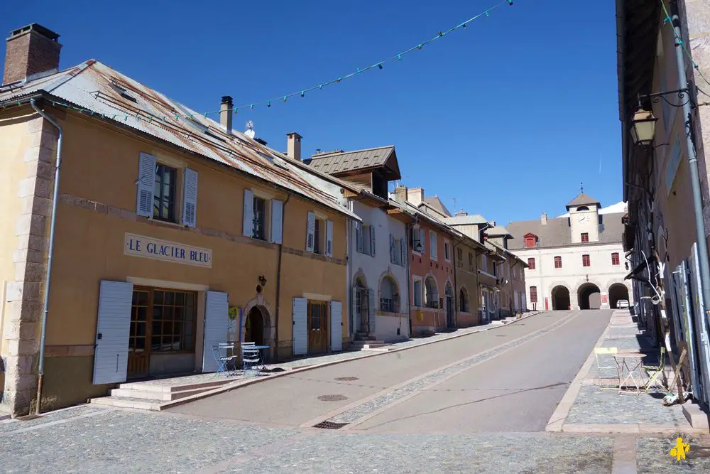 Montdauphin Guillestre visite enfant Voyages et enfants Guillestre que voir que faire en famille | Blog VOYAGES ET ENFANTS