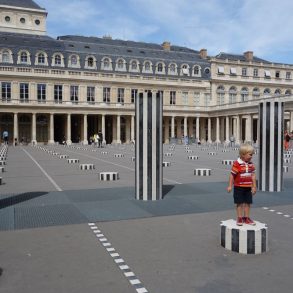 Paris en famille Visite palais royal Buren avec enfant 2 jours à Paris avec enfant Musées parcs | VOYAGES ET ENFANTS