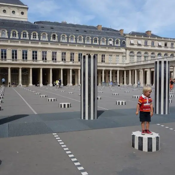 Paris en famille - Visite palais royal Buren avec enfant