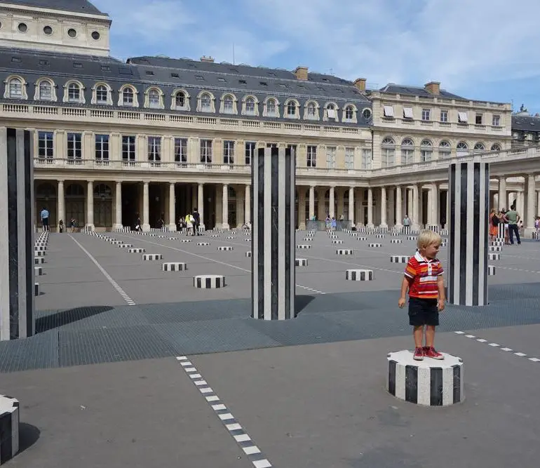 2 jours à Paris en août : musées, jardin et plage... 7 Paris en famille - Visite palais royal Buren avec enfant