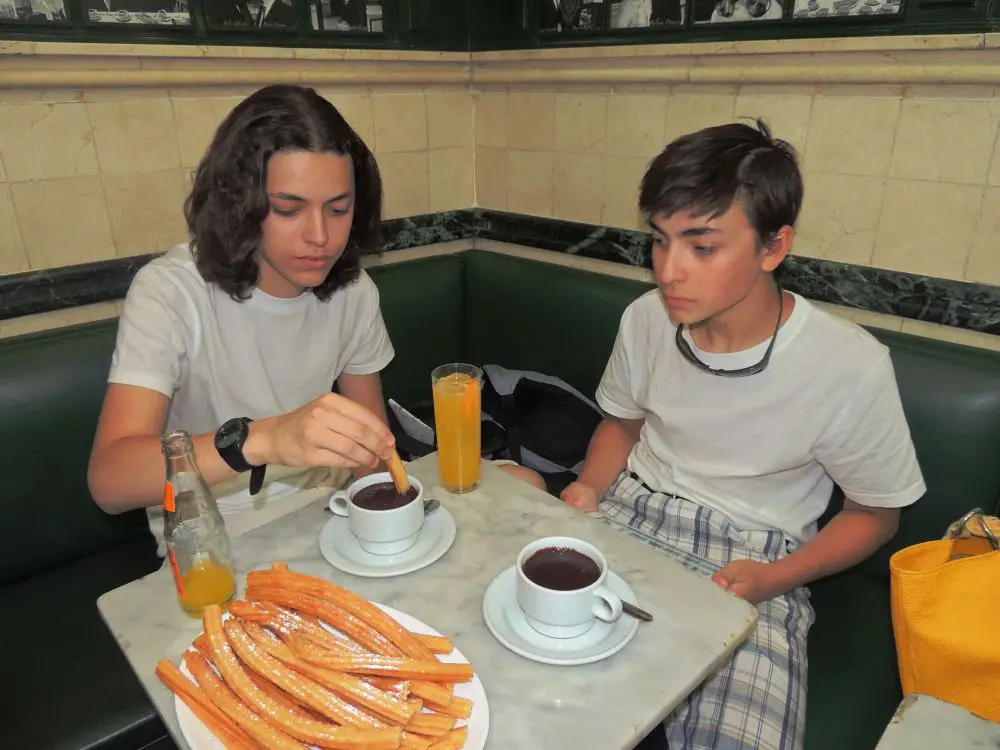 Chocolateria San Gines Une semaine à Madrid en famille | Blog VOYAGES ET ENFANTS
