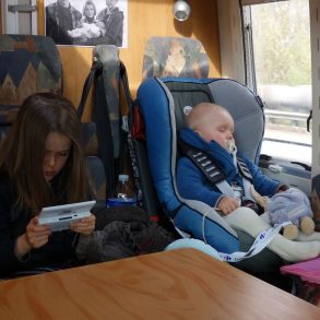 Longs trajets en voiture avec bébé et enfant nos conseils | Blog VOYAGES ET ENFANTS