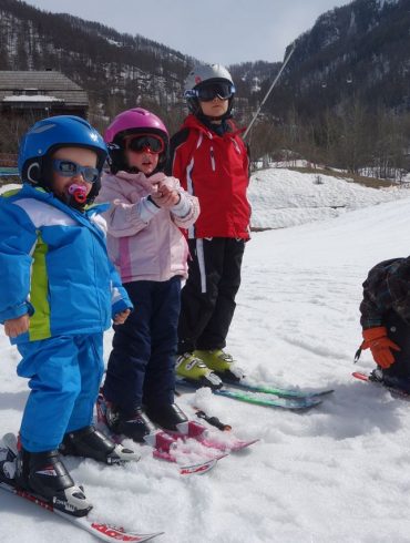 Vacances au ski pas cher en famille : nos 12 astuces