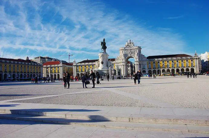 Visite Lisbonne en famille - place du commerce