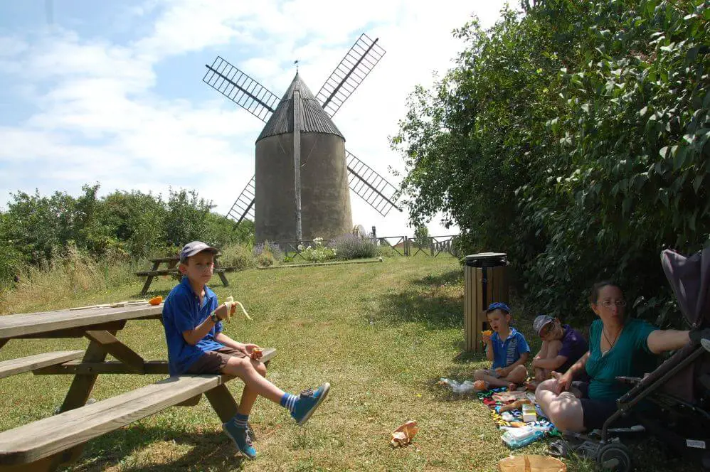 Pique nique Sud Ouest près de Toulouse compressed Voyage en Famille nombreuse heureux | Blog VOYAGES ET ENFANTS