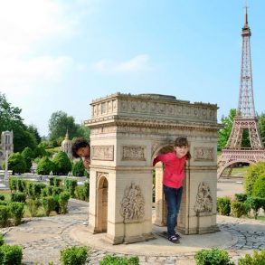 Parents Ambassadeurs France Miniature | Blog VOYAGES ET ENFANTS