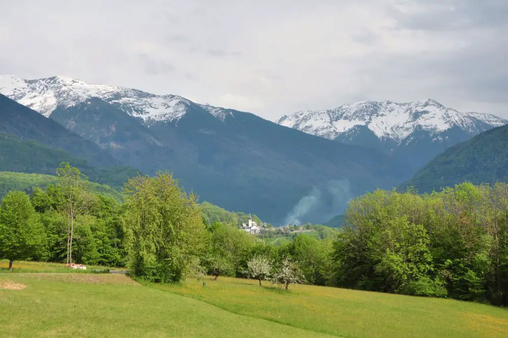 vue sur albertville compressed La Savoie en famille | Blog VOYAGES ET ENFANTS