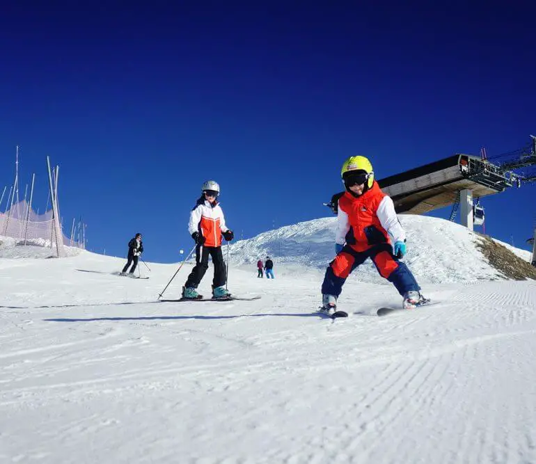 Où partir au ski en famille : 22 stations familiales testées et approuvées 4 Station familiale ski enfant