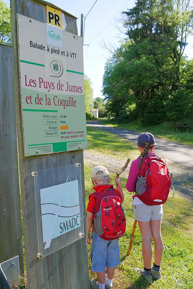 20160717 Auvergne en famille Rando des Puys Jumes et Coquilles 2 compressed Escapade en Auvergne en famille | Blog VOYAGES ET ENFANTS