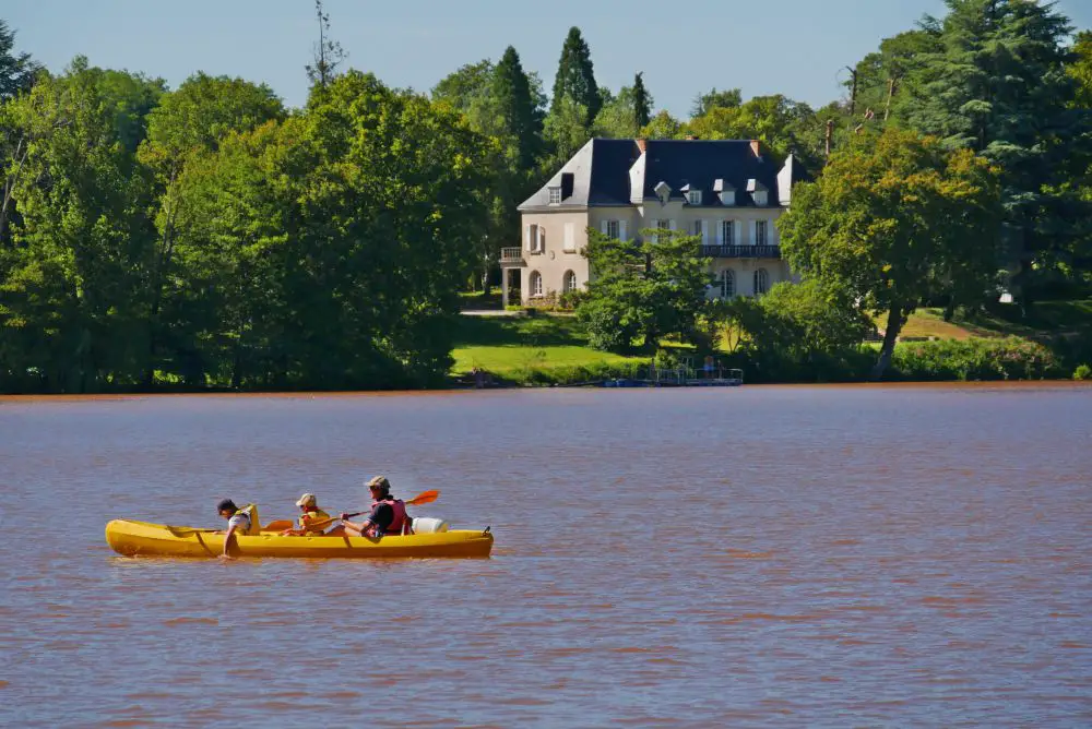 20160717 Auvergne en famille canoe 68 compressed Escapade en Auvergne en famille | Blog VOYAGES ET ENFANTS