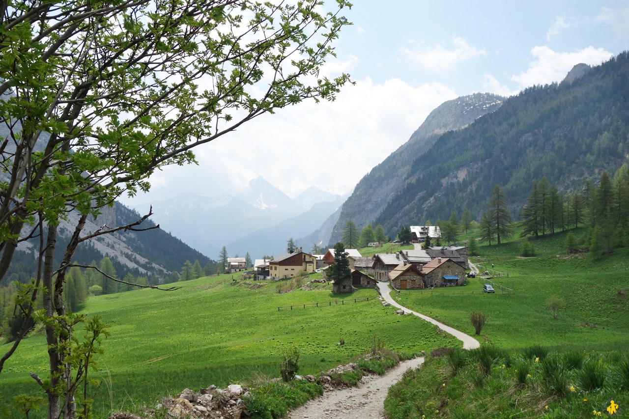 Randonnée Hautes Alpes facile en famille |VOYAGES ET ENFANTS