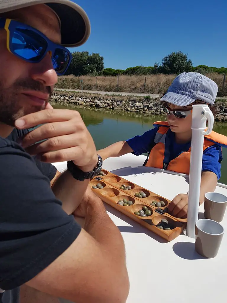 Camargue en famille en Péniche avec enfant Camargue en bateau péniche en famille | VOYAGES ET ENFANTS