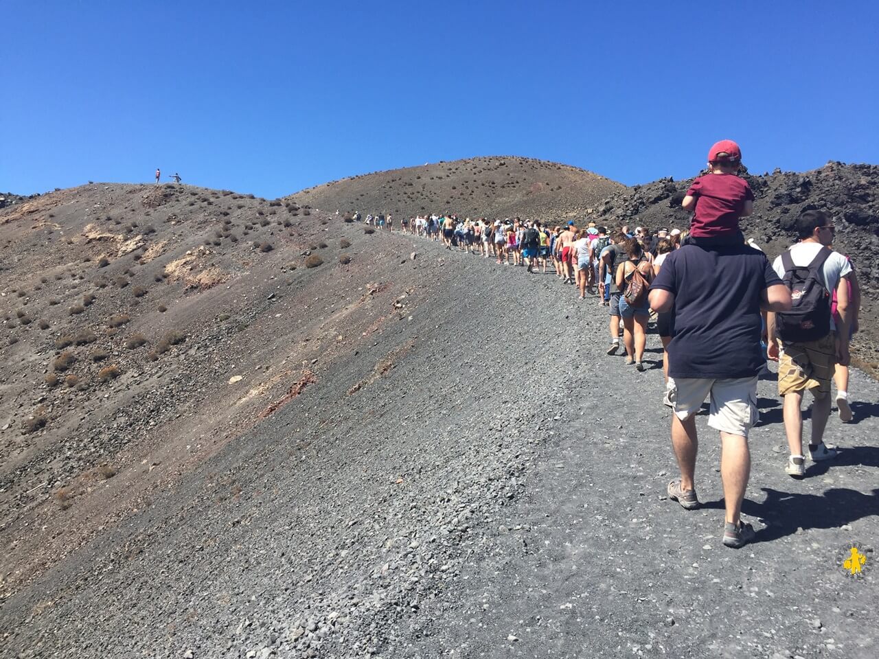 Volcan de Santorin en famille Santorin en famille Vacances dans les Cyclades | Blog VOYAGES ET ENFANTS