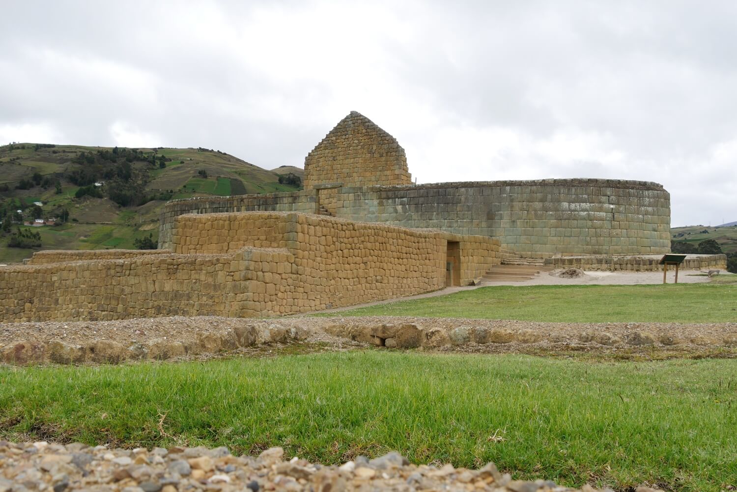 Visite Cuenca en famille et alentour Inga Pirka | Blog VOYAGES ET ENFANTS