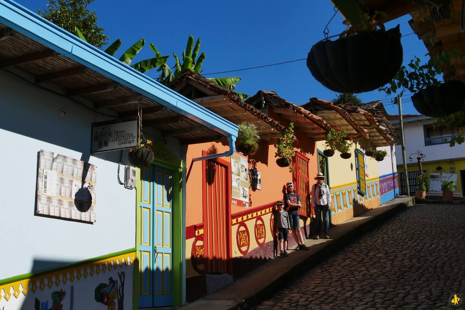 Visite de Guatape en famille Jolis villages de Colombies nos tops | VOYAGES ET ENFANTS