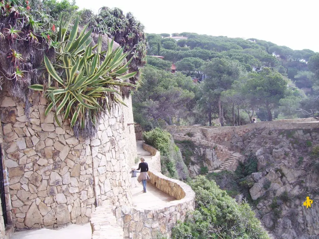 Lloret de mar en famile Chemin de ronde LLoret et Tossa de Mar en famille Costa Brava avec enfant | Blog VOYAGES ET ENFANTS