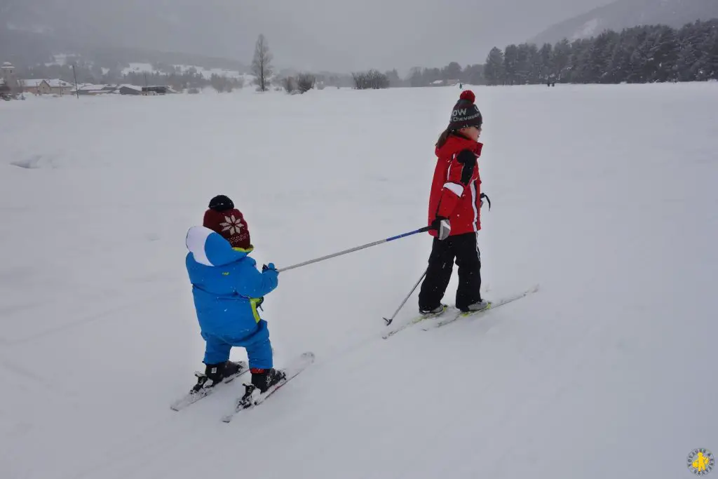 Equiper ses enfants pour le ski | Blog VOYAGES ET ENFANTS