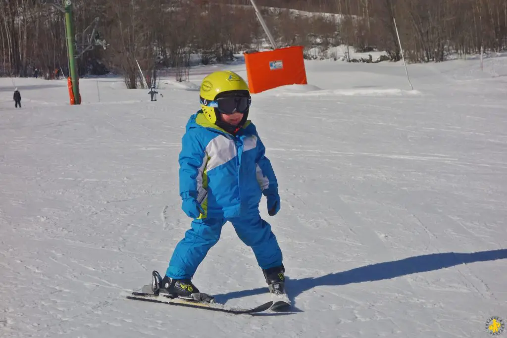 Equiper ses enfants pour le ski | Blog VOYAGES ET ENFANTS