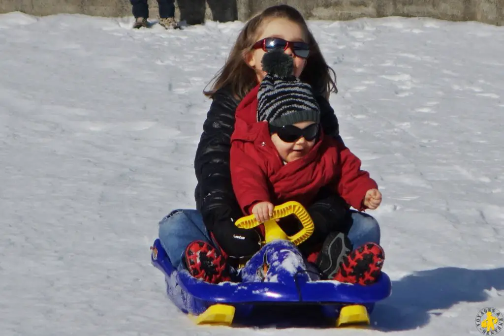 Skier avec bébé conseil pour partir au ski